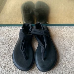 Op black Women’s yoga slings, similar to Sanuk, Size 12